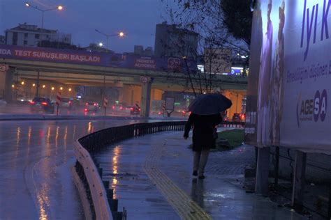İ­s­t­a­n­b­u­l­l­u­l­a­r­ ­h­a­f­t­a­ ­s­o­n­u­n­a­ ­y­a­ğ­m­u­r­l­a­ ­u­y­a­n­d­ı­